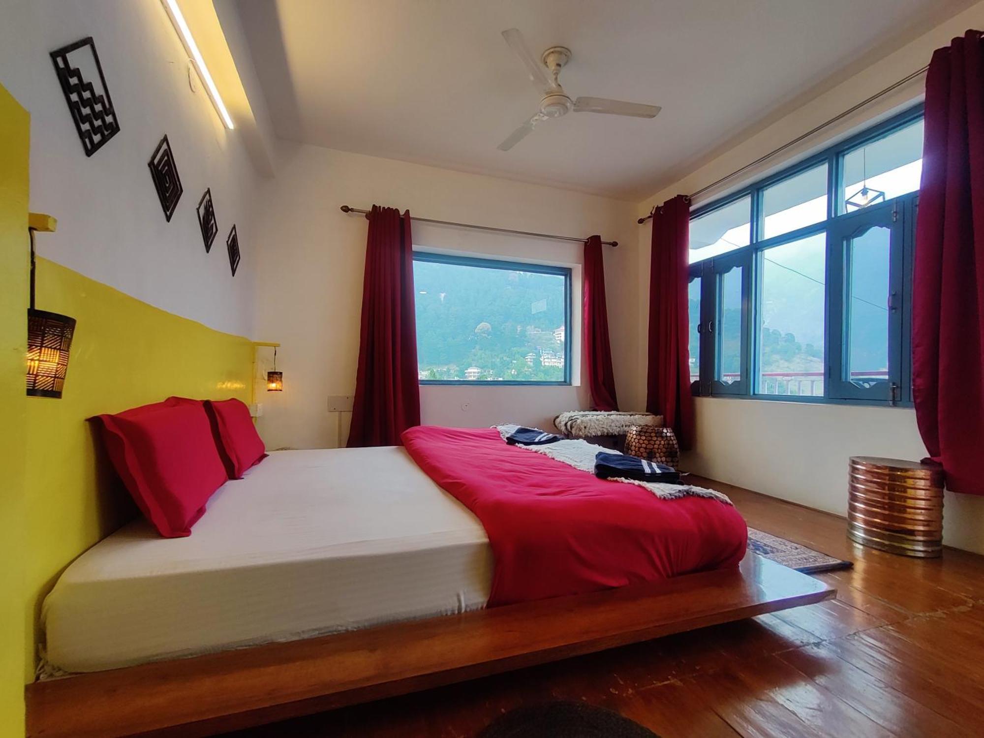 Хостел Mitra Mcleodganj Мак-Леод-Гейндж Экстерьер фото